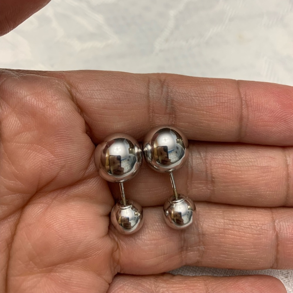 18k white gold earrings (sold on Instagram)